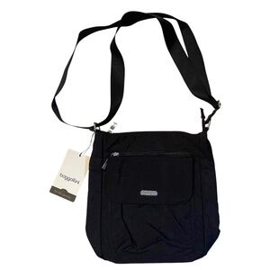 NWT Baggallini Pocket Town Crossbody – Black